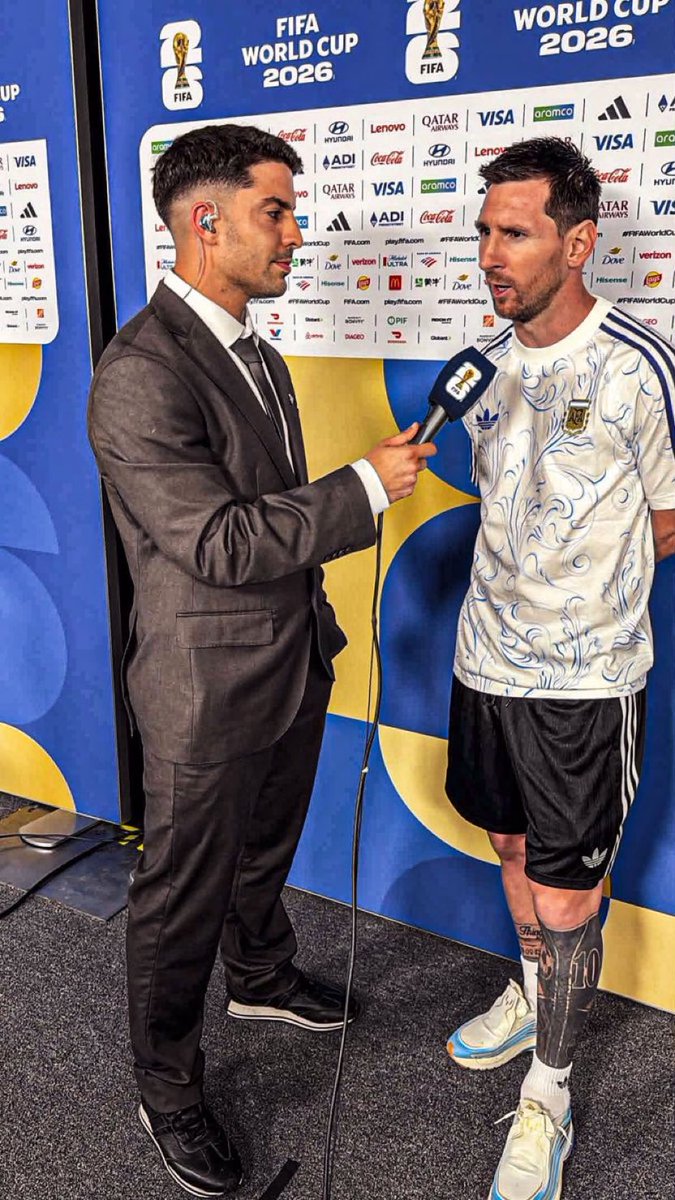 ARG4ARB's tweet photo. الأسطورة ليونيل ميسي: "كأس العالم هذه مجنونة، والوصول إلى نهائي آخر أمر لا يُصدق. أقول للأرجنتينيين ما قلته في قطر: استمتعوا، فهذا الفريق لن يخذلكم أبدًا." https://t.co/eHFBhGtLfC