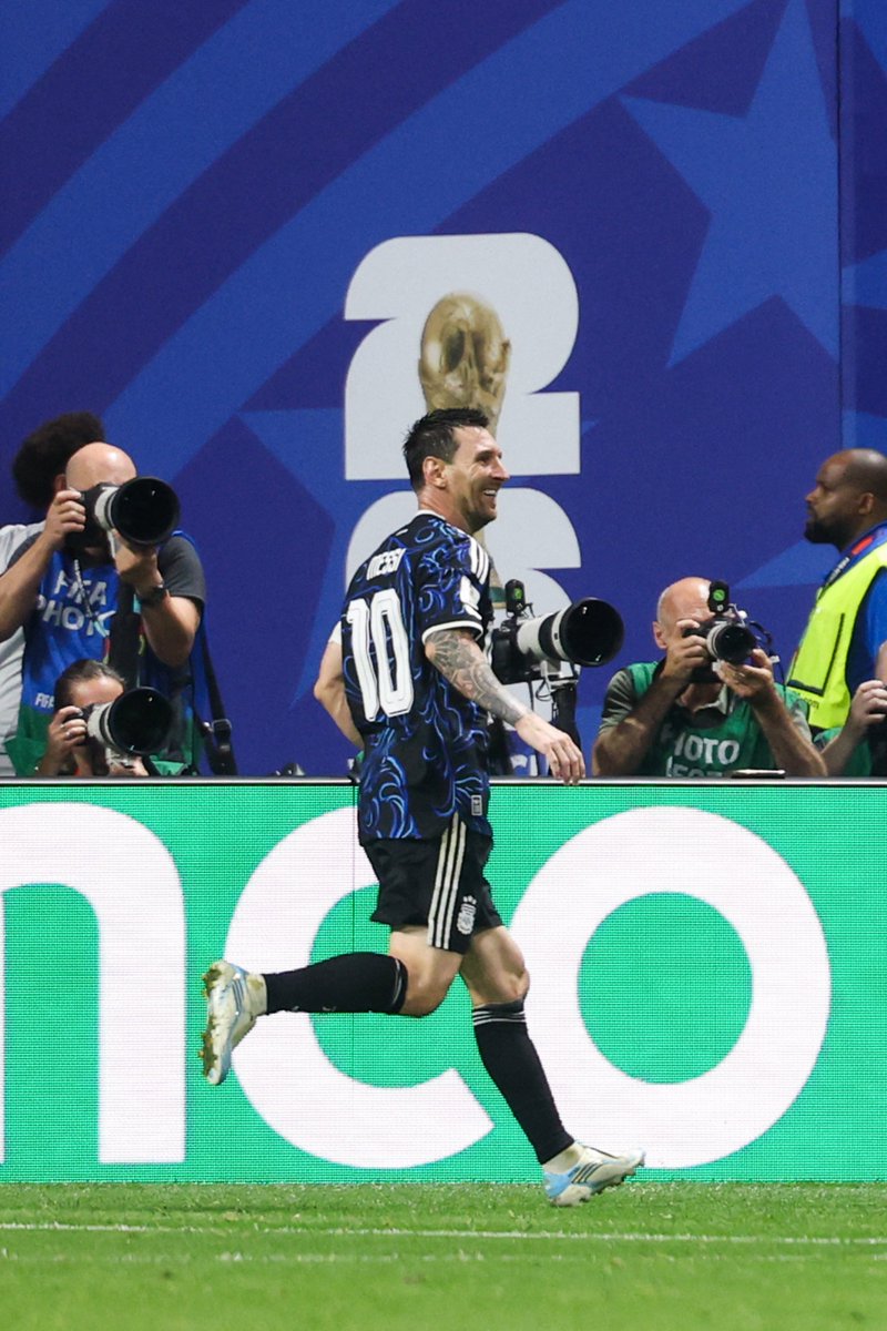CfcTutu's tweet photo. The Greatest to ever do it. Messi is the GOAT https://t.co/s8QJmKKD3Q