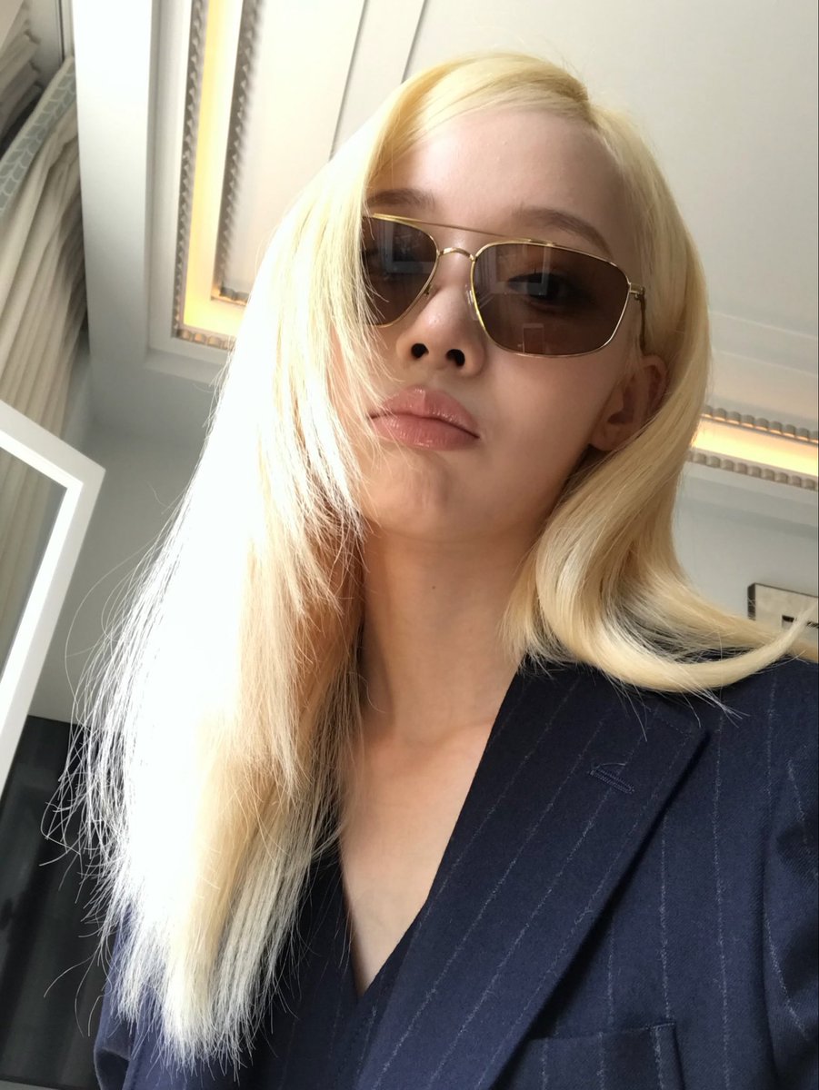 Mijenong's tweet photo. Just a girl finding happiness in quiet mornings, pretty corners, and outfits that make every mirror feel like a photoshoot. https://t.co/toho83CsH7