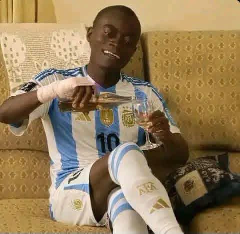 aruaobinna6's tweet photo. Goodness and Messi just dey follow Argentina 😁😂 https://t.co/P48SLtGSvl