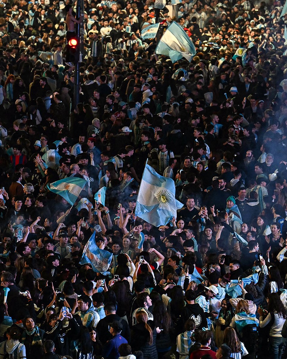 OneFootball's tweet photo. Buenos Aires celebrate Argentina reaching the 2026 World Cup final 🇦🇷🎉 https://t.co/joLT4sCjVV