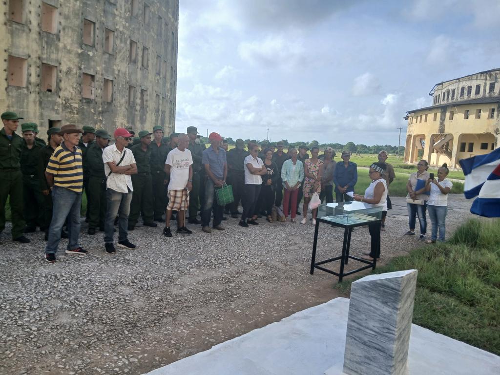 abreu_zaragoza's tweet photo. Se desarrolló en Chacon en el aria del presidio un acto de conmemoración por la muerte del combatiente Juan Delio Chacon
#PoderPopular
#CubaNoSeRinde https://t.co/mOrb2VTD7f
