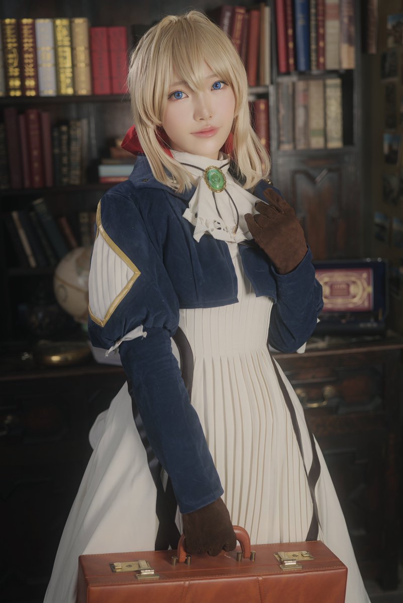 cosplay_110's tweet photo. おはヴァイオレット〜

クーラーに負けたのか喉が痛い…！やめて！ここで倒れるわけにはいかない！！
うがいしまくってビタミンめっちゃ摂ろう💪

ヴァイオレットエヴァーガーデン/ヴァイオレット https://t.co/YW4LiBSm9e