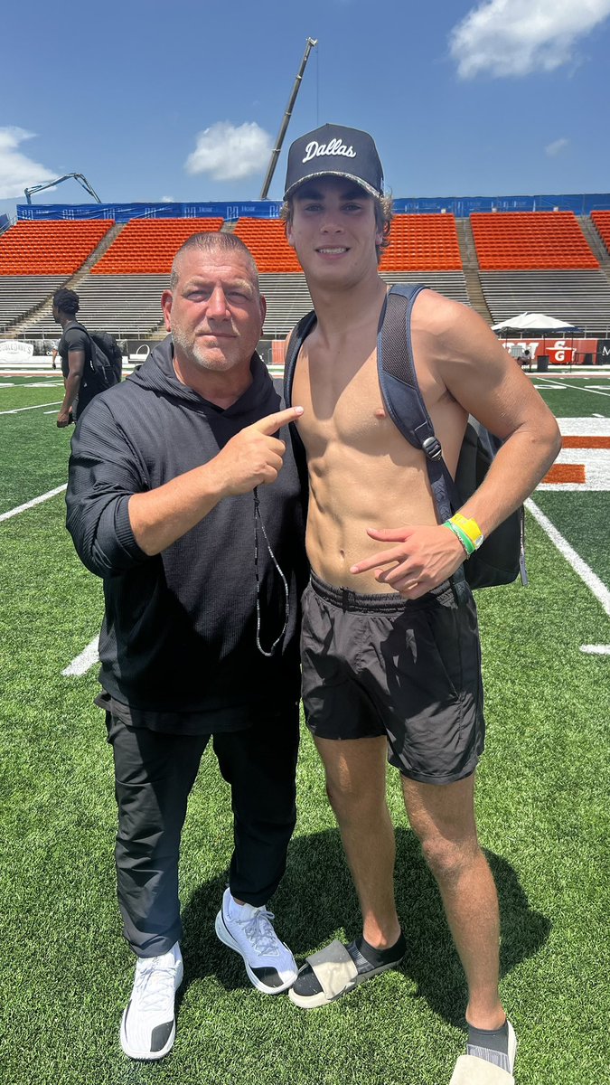 HerndonMagnus's tweet photo. 1 year Transition 194 to 226 ( 32lbs up)
6’3 226
Edge Rusher
16 Sack and 30 hurries (Junior Season)
#edgerusher #uncommitted #Sackleader #sack #athlete #multisportathlete https://t.co/mVL2lbSR1j