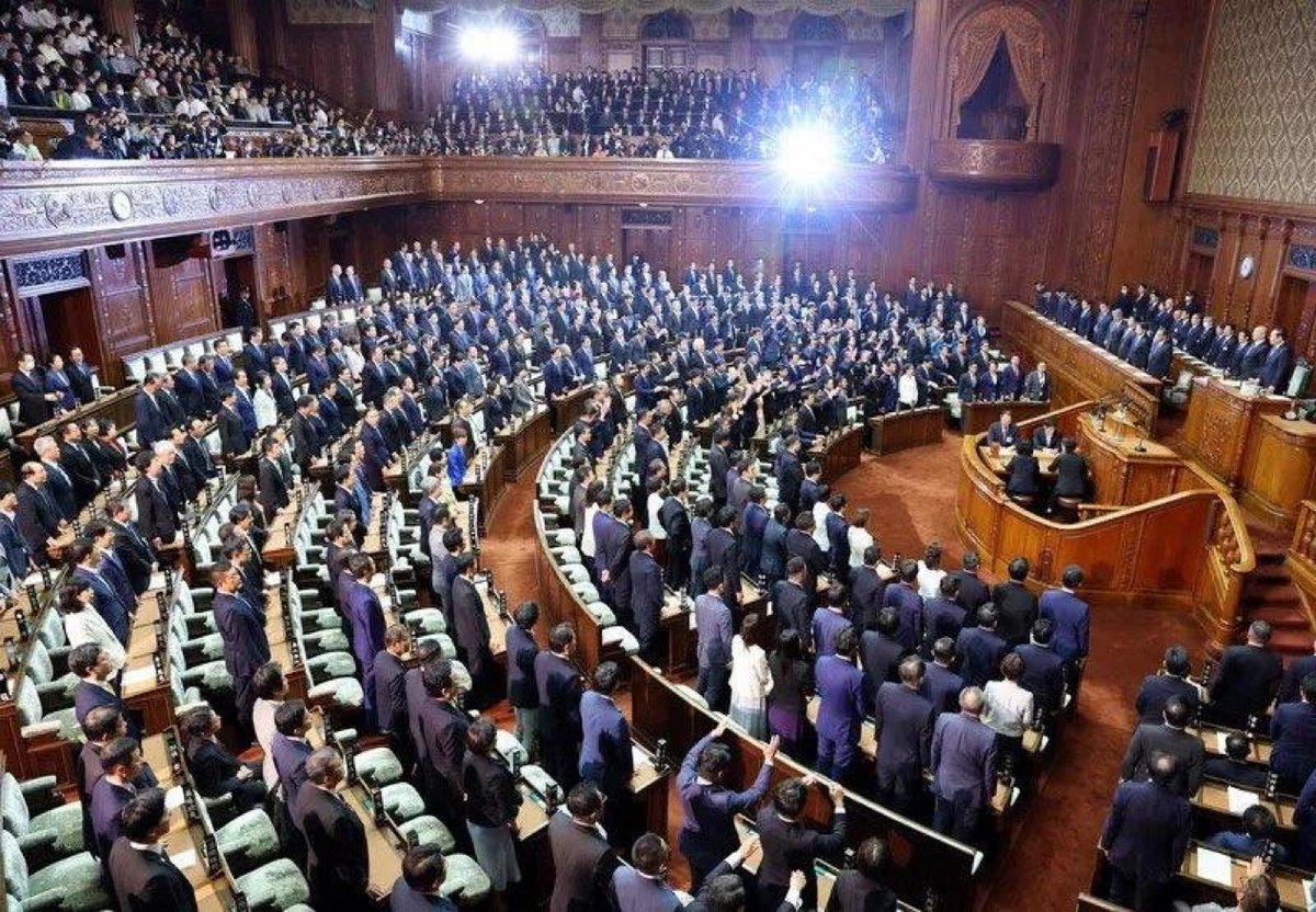 tourouken555's tweet photo. ボーナスって一般的に、
一定以上の成果を出した人に支給されるものだよね？

なのに国を傾けている状況で、
国会議員が🔥ボーナス600万円以上🔥もらってるのはおかしくない？

どんな成果を上げたのか、リプで教えてください👇 https://t.co/NwnBu2PYXr