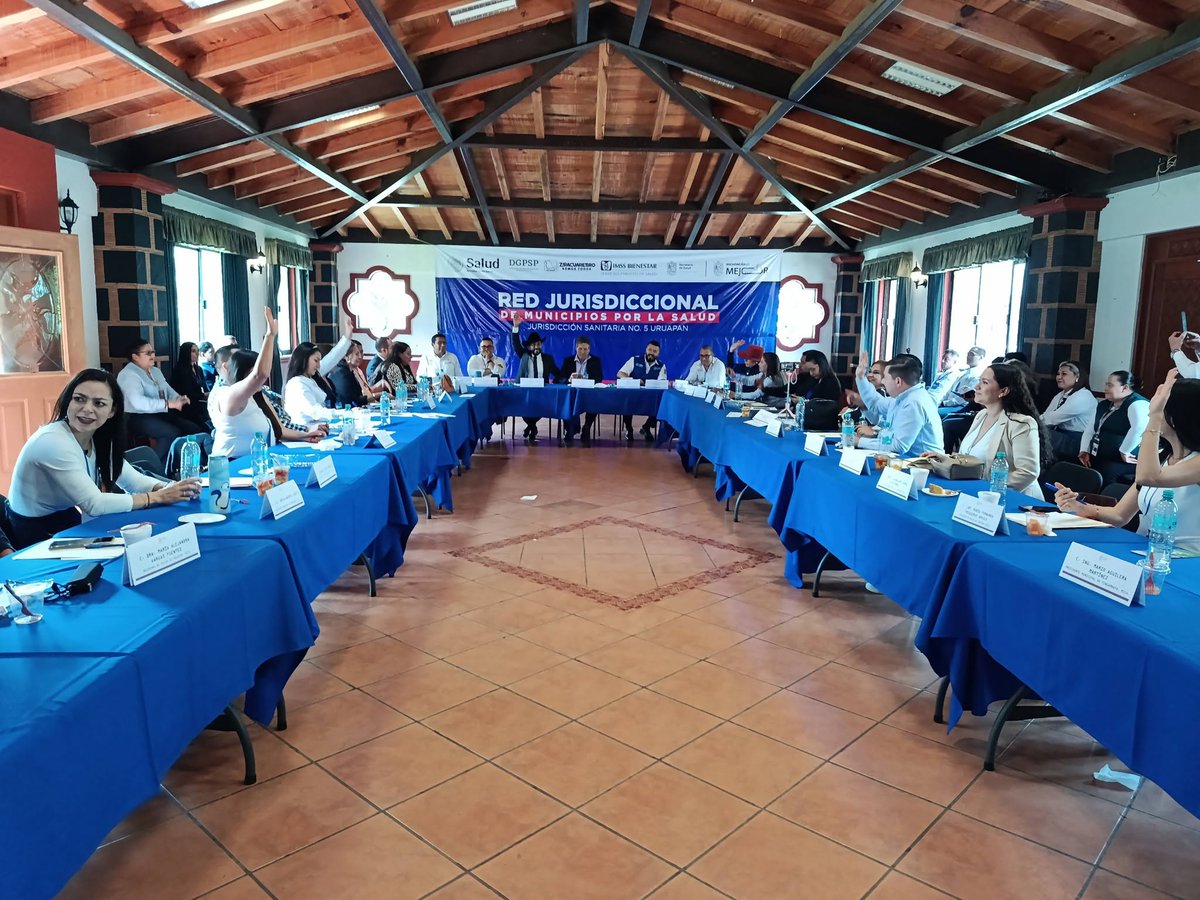 CoeprisM's tweet photo. 🤝🏛️ Junto con autoridades de la Secretaría de Salud estatal estuvimos en Ziracuaretiro en la reunión de la Red Jurisdiccional de Municipios por la Salud ✅  
Ediles y regidores firmaron acuerdos y compromisos para proteger a la población de sus demarcaciones. 📝💪 #Coepris #SSM https://t.co/OP5RmE769p
