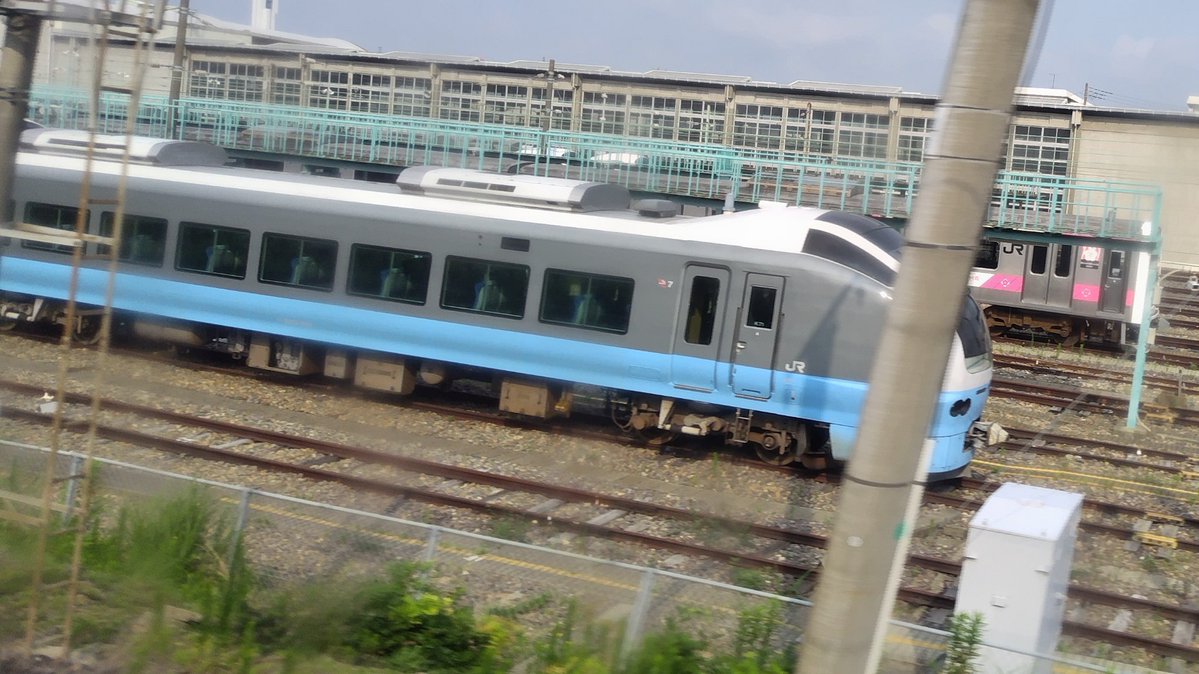 YuClock_JJ501's tweet photo. #勝田留置車両報告
車両ベースにはK754(E501),K71(E653水色)が、電留線にはK702,K4??(E531基本編成·車番不明)が留置されています。
1152M品川行はK403編成充当の模様です。 https://t.co/Q0OJWA8lGD