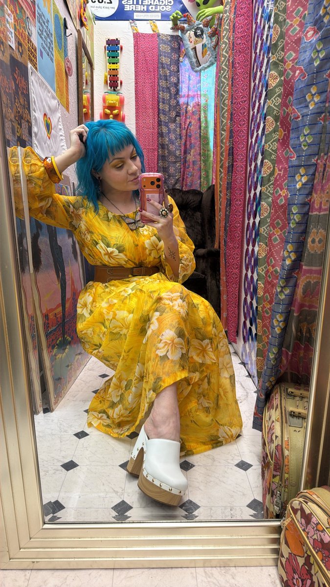 QueenChandrelle's tweet photo. @GoddessDheys Thank you! I’m obsessed with them. Especially with the whole outfit. Totally fits the 70s vibe even though they’re modern lol https://t.co/gE2o25LsLj