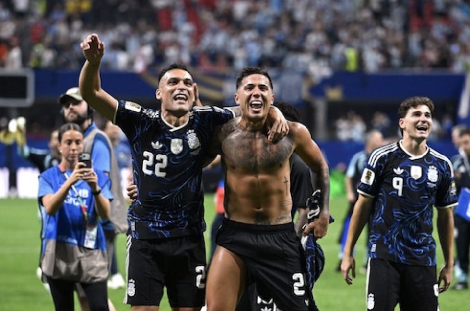 PatoVasquezOk's tweet photo. Hoy ARGENTINA TIENE UN SOLO CORAZÓN 🇦🇷🇦🇷🇦🇷💙💙 https://t.co/FcbZ72jfnA