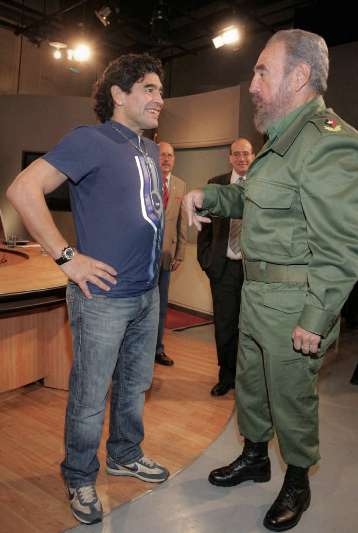 DanielMFons's tweet photo. ¡Yo le voy a Fidel Castro y a Diego Armando Maradona!

¿Y tú? ❤️🇨🇺🇦🇷 https://t.co/WIpIbYmssc