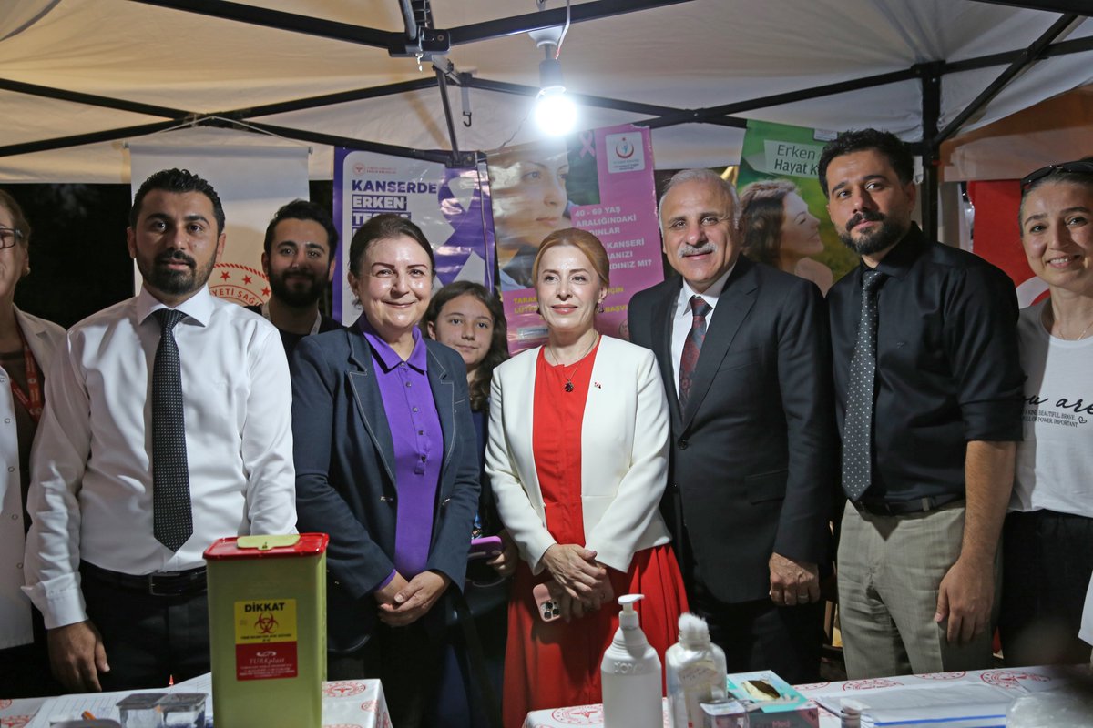 Diyarbakirism's tweet photo. İl Sağlık Müdürü Vekilimiz Dr. Sıdıka Birgül TEZCAN,  15 Temmuz Demokrasi ve Millî Birlik Günü dolayısıyla Anıt Park'ta düzenlenen programa katılarak; Valimiz Sn. Murat Zorluoğlu, Milletvekilimiz Sn. Galip Ensarioğlu, il protokolümüz ve vatandaşlarımızı sağlıklı yaşam standımızda https://t.co/16ZjnaFSMY