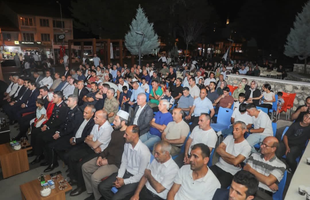 _akkadingenc's tweet photo. ilçe bşk.syn.@MSaitKolak K.K.Bsk.@seyhandogaann ve yönetim kurulu üyelerle birlikte  l15 Temmuz Demokrasi ve Millî Birlik Günü'nün 10. yıl dönümünde, aziz şehitlerimizi rahmetle, kahraman gazilerimizi minnetle yâd edildi 
🇹🇷 #İradeBizim
🇹🇷 #ZaferBizim https://t.co/FefjsDpDIL