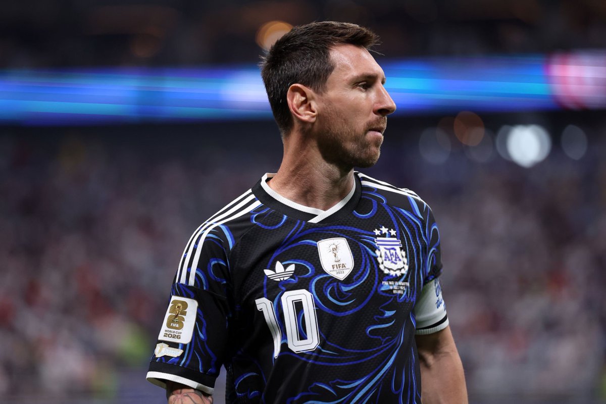Forca_Fcb's tweet photo. ستواجه بطل أوروبا، ومنتخبًا ينتمي إلى بلد له مكانة خاصة جدًا بالنسبة لك. النهائي الذي لم يُلعب سابقًا سيصبح الآن نهائي العالم ❓

الأُسطورة ميسي: نعم، إنه منتخب عظيم، يضم لاعبين كبارًا جدًا، ولديه أسلوب لعب مميز. إنه منتخب أعرفه جيدًا، ويعتمد على فلسفة كروية يطبقها منذ سنوات طويلة

وأنا أعرف لاعبيه أيضًا، فقد واجهتهم من قبل، وأتابعهم باستمرار، وعدد منهم يلعب في برشلونة، وهو النادي الذي أحبه وأتابعه

لذلك ستكون مباراة خاصة، إنها نهائي العالم، ومن الطبيعي أن أتوقع مباراة متكافئة جدًا من جميع النواحي