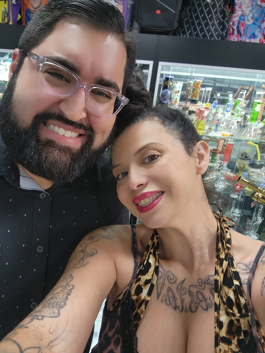 SolaV's tweet photo. @DozerCollabsAZ thanks for stopping by. XOXO follow him he's local az. https://t.co/SI9u0ATAXA