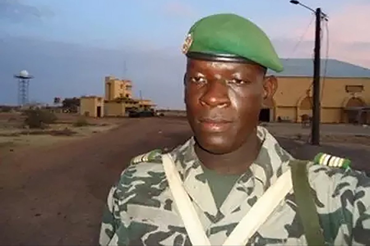 segadiarrah's tweet photo. #Mali : Un ancien patron du renseignement, un ancien secrétaire général de la Présidence, un commissaire, un militaire… Rarement un procès aura autant concentré d’anciens hauts responsables de l’État malien.

Après cinq ans d’enquête, les auditions de fond ont commencé. Voici ce qui s’est réellement passé aujourd’hui. 🧵👇🏿