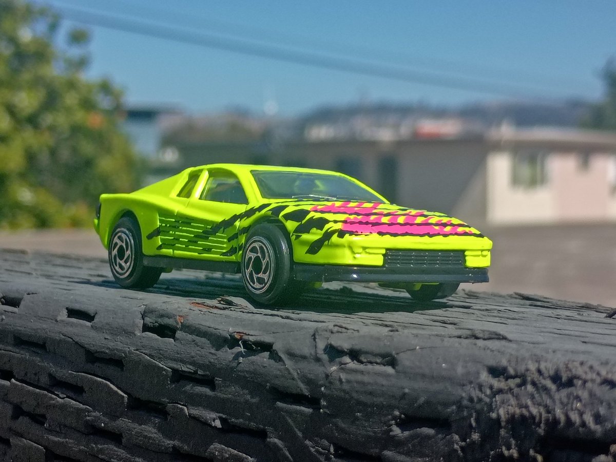 fepacommish's tweet photo. Today's trio of die-cast posts couldn't have been more different: the futuristic Hot Wheels Second Wind, the wild aviation-inspired Fast Fortress, and the iconic Matchbox Ferrari Testarossa in unforgettable neon '90s graphics.
#HotWheels #Matchbox #DiecastCollectors #Ferrari https://t.co/KjCGeeZyG2