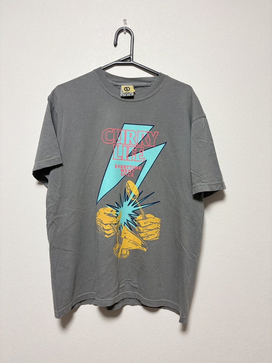 xmogurax's tweet photo. カレーなTシャツ
グレー完成

可愛いのできました

グレーはこのデザインを含めて2パターン制作

今回のボディカラーは
・ペッパー
・バイオレット（ラベンダー）
・グレー https://t.co/oPyaUQGWZ2