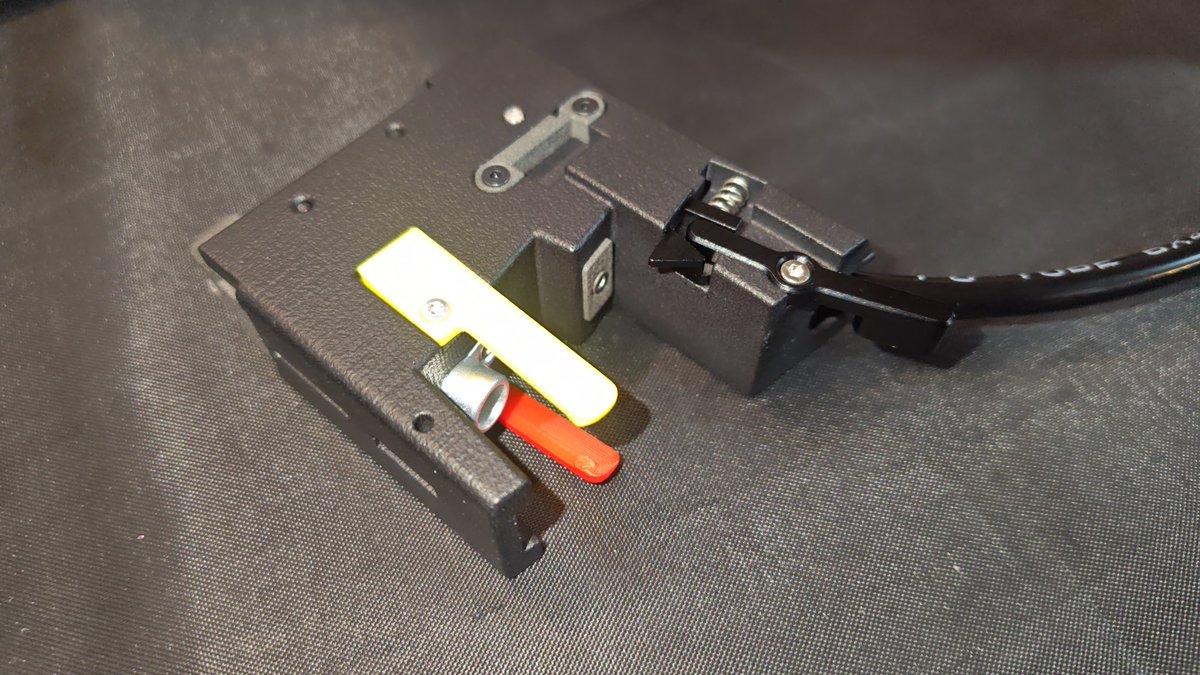 東京マルイ MWS用の外部ソースアダプターにはマグウェル内に収まるMP5