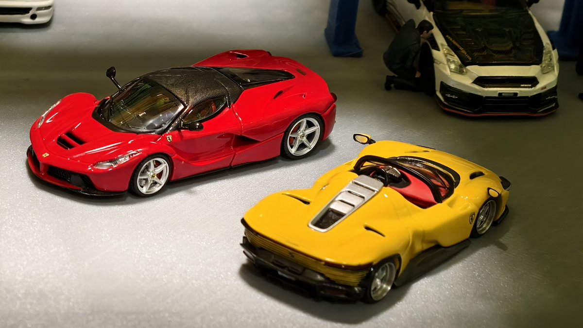 Giga_Penguin's tweet photo. LaFerrari & SP3 Daytona 🤗
#164scale #164diecast #ferrari #laferrari #daytona https://t.co/iJBnNQKspL