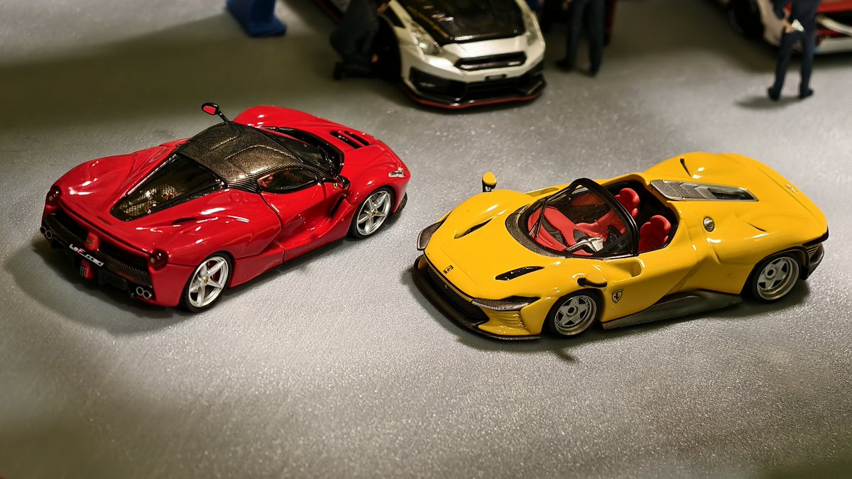 Giga_Penguin's tweet photo. LaFerrari & SP3 Daytona 🤗
#164scale #164diecast #ferrari #laferrari #daytona https://t.co/iJBnNQKspL