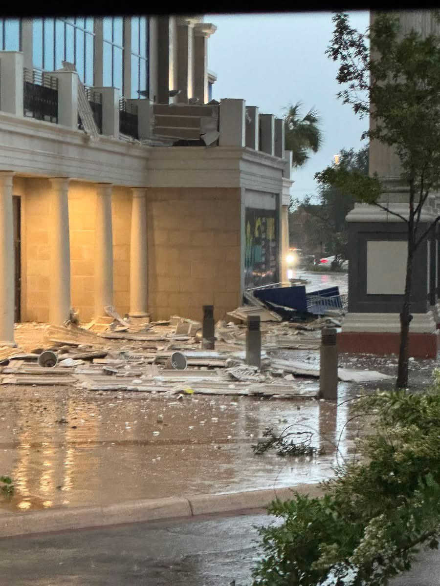 PSilvaDuran's tweet photo. God bless us here in Texas! So much damage and flooding from the storm. 🙏 https://t.co/OCYSRVNZjH