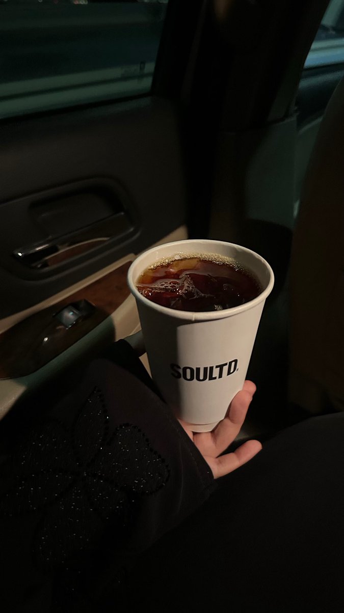 glbnini's tweet photo. 2:22
🐻🖤☕️🌷 https://t.co/Mru9kTYf9G