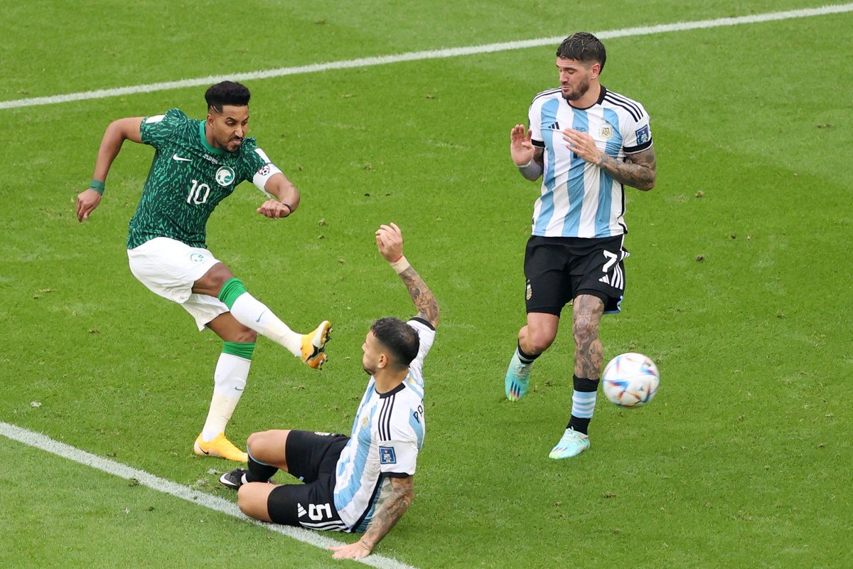ahlawynakhbawy's tweet photo. 🚨🚨🚨 ميسي لقناة ارجنتينيه قبل قليل
هزمت منتخبات العالم واندية العالم ولم انهزم الا من منتخب واحد ونادي واحد وعندما سالوه عن هذا المنتخب والنادي قال منتخب السعوديه ونادي الهلال وابدى اعجابه باللاعب سالم الدوسري واللاعب رقم5 يقصد البليهي الله يسامحكم ياهلاليين #الارجنتين_انجلترا https://t.co/DIzw8m4ua7