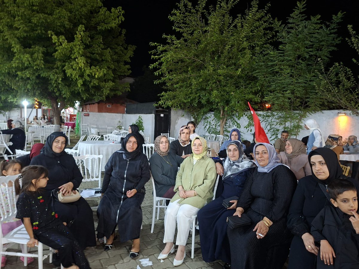 _akkadingenc's tweet photo. Genç
Kadın Kolları Başkanımız @seyhandogaann ve yönetim kurulu üyelerimizle birlikte, yönetim kurulu üyemiz Halise Kara'nın kıymetli kardeşi Mücahit Karaca ile Gülşen Tartar'ın nişan merasimine katıldık.
Genç çiftimizi tebrik ediyor, kendilerine bir ömür boyu mutluluk diliyoruz. https://t.co/rBcK70sPlg