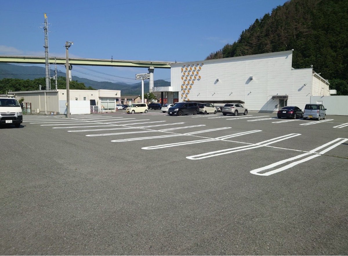 ohunatocentral's tweet photo. おはようございます😃☀

特にあれなんですけど…

お店の駐車場がやっと9割完成しました！
長かった…材料の入手に時間がこんなに
かかるとは(:3[＿]

綺麗になった駐車場に興味が
ある方はぜひご来店お待ちしてます😎

#大船渡
#セントラル
#7月16日 https://t.co/b0h9RLSJF1
