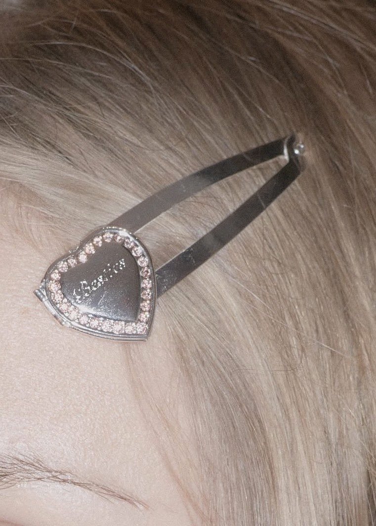 glirttery's tweet photo. sandy liang ‘heart locket’ hair clips https://t.co/dwOeSEVDpl