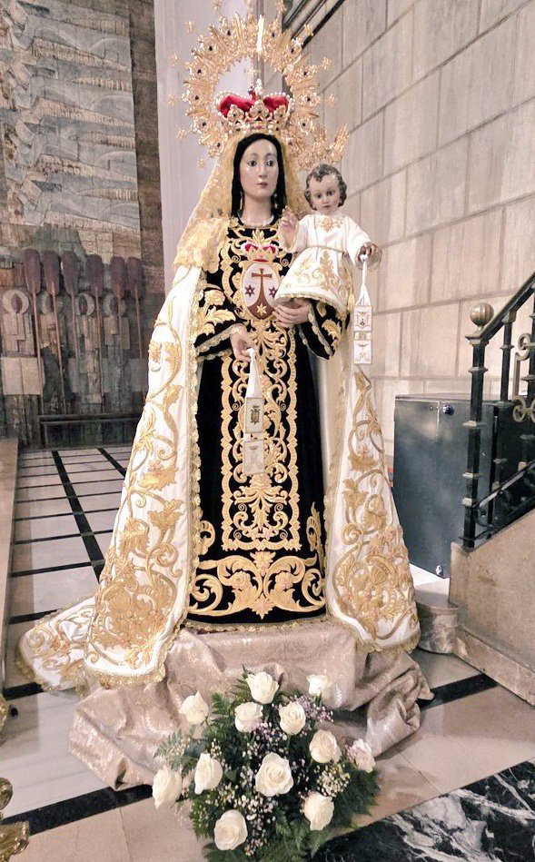 TarekSaidVzla's tweet photo. 16 de julio de 2026
Solemnidad de Nuestra Señora del Carmen

Hoy la Iglesia contempla con alegría a Nuestra Señora del Carmen, Madre que nunca deja de velar por sus hijos y que, con ternura maternal, nos conduce siempre hacia Jesucristo.

Encomendemos a su intercesión a nuestras familias, a los enfermos, a quienes viven momentos de dificultad, a los hombres y mujeres del mar y a todos los que buscan en María un refugio seguro. Que, bajo el signo de su Santo Escapulario, aprendamos a vivir cada día con mayor fidelidad al Evangelio, creciendo en la fe, en la esperanza y en la caridad.

Que la Santísima Virgen del Carmen nos cubra con su manto, fortalezca nuestra confianza en Dios y nos enseñe a decir, como ella: "Hágase en mí según tu palabra".

¡Nuestra Señora del Carmen, ruega por nosotros!

FE y más FE.