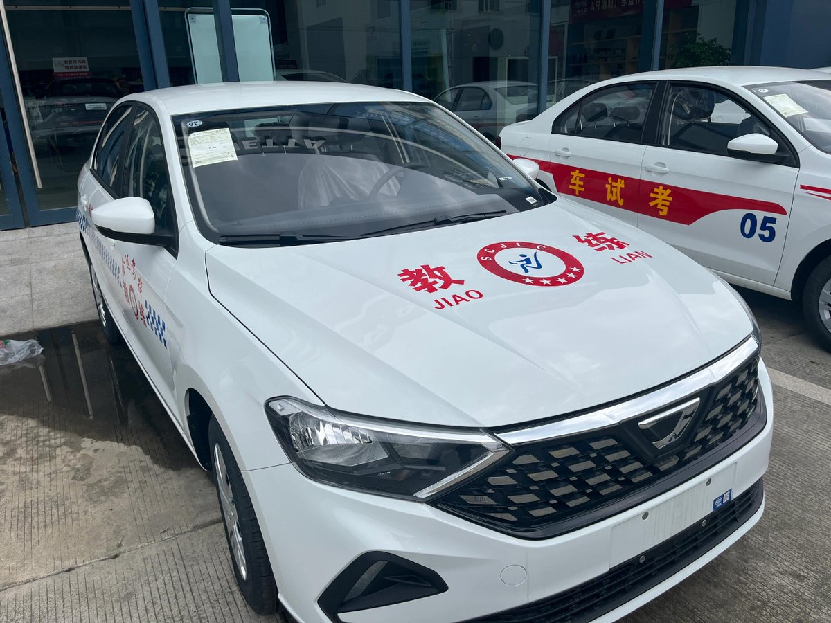 sogeeepark's tweet photo. Just passed my driving test! No panic, no parallel parking fails, just one big L plate down https://t.co/DUj6dSJ9UT