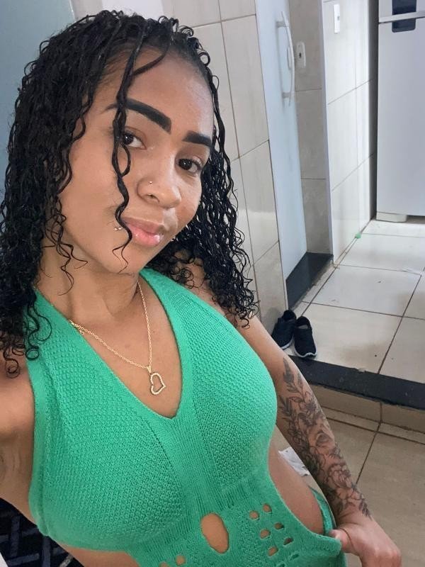 Fabyannamtr's tweet photo. Tudo menos feia 🥵💚 https://t.co/kCr8OmgjkW