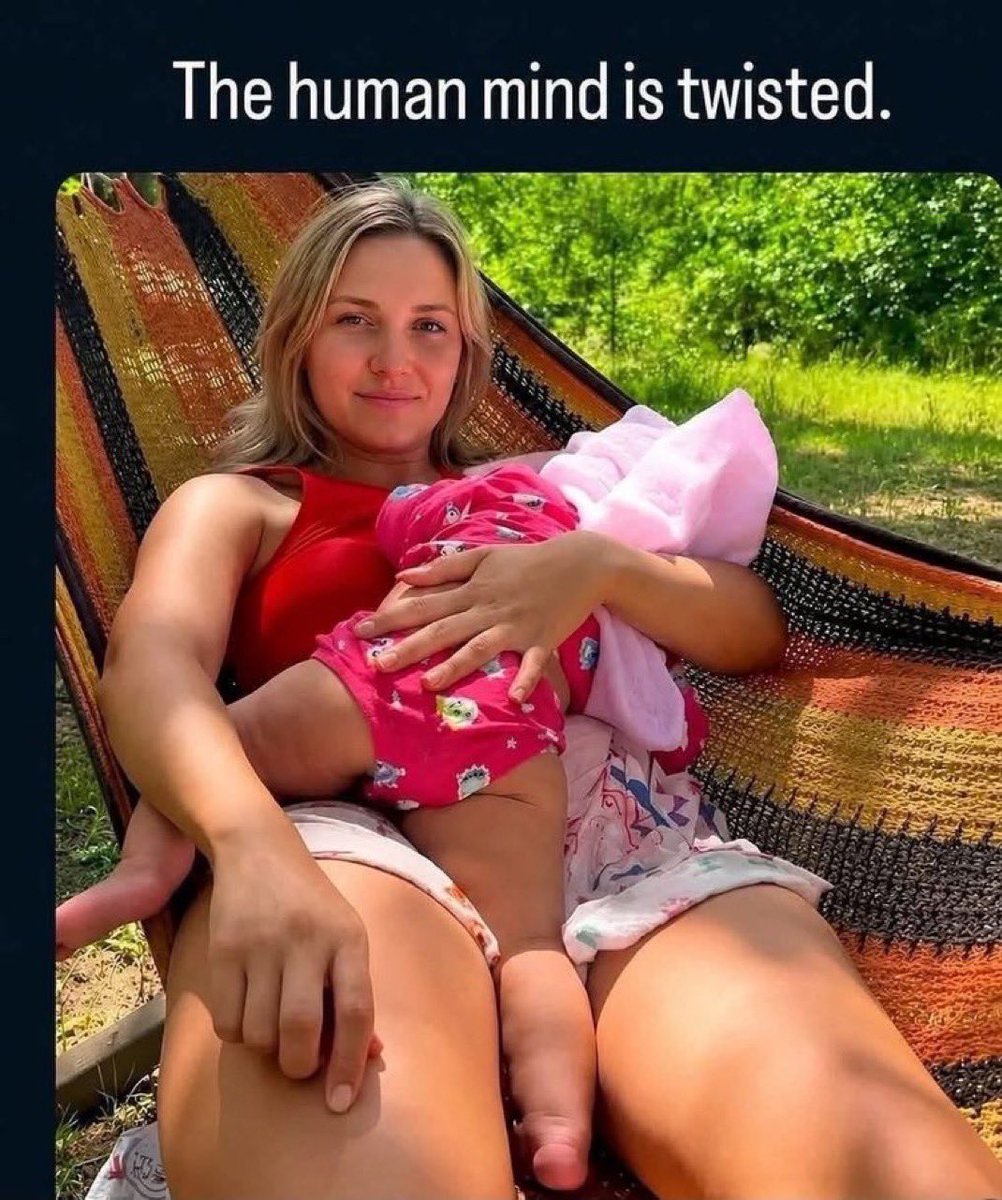 ErikUnchained's tweet photo. This has to be one of the biggest photo fails ever. https://t.co/j54aQRlPuz