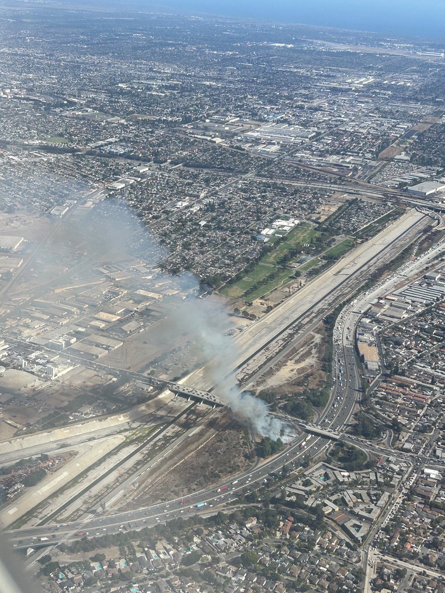 revhoonah's tweet photo. Brush fire on LAX freeway as seen from plane above 
@KTLA @CBSLosAngeles https://t.co/xw1DPSI4bk