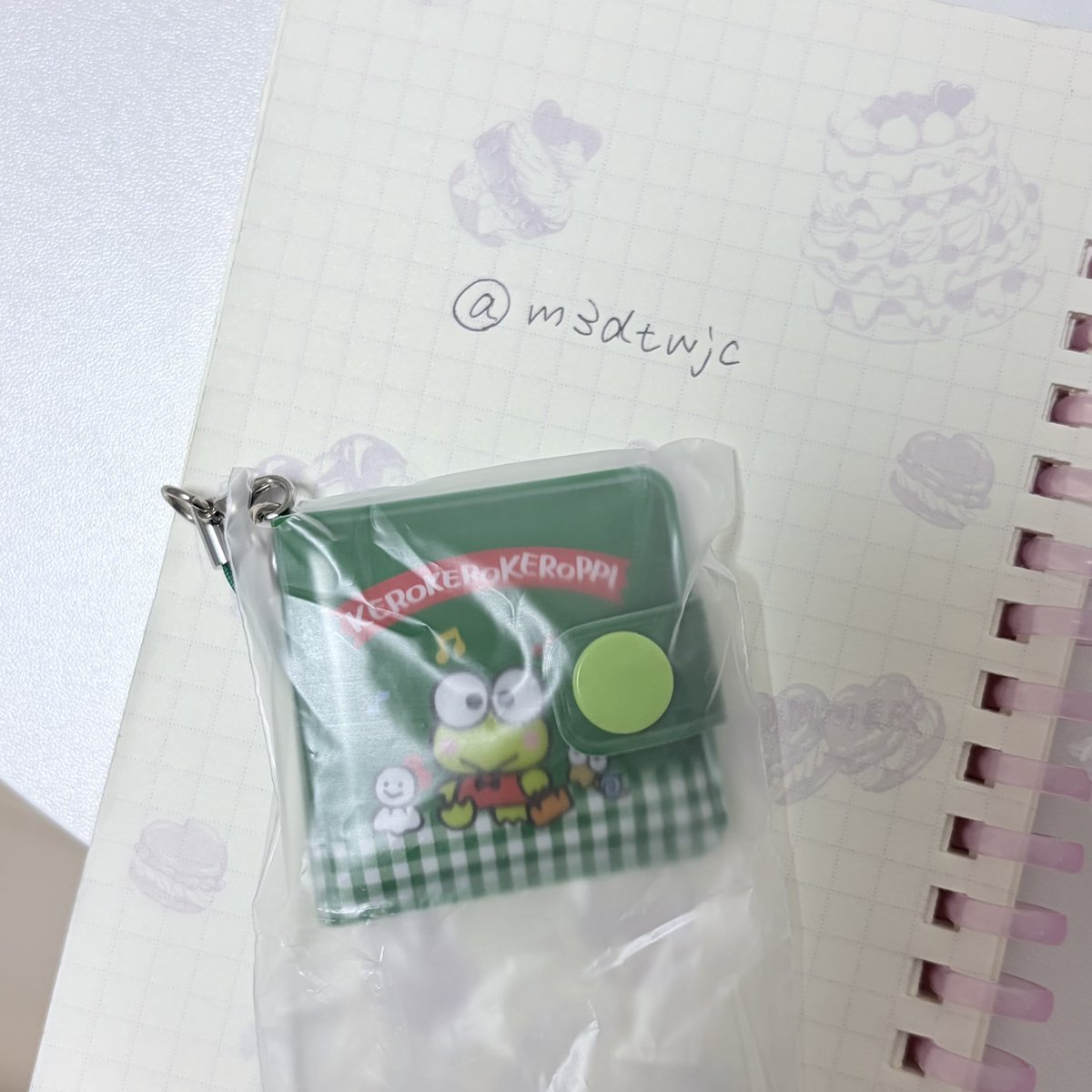 m3dtwjc's tweet photo. 【交換】サンリオ  ビニールウォレット風ミニミラー  シークレットビニールウォレット風ミニミラー

譲→けろけろけろっぴ

求→マイメロディ

郵送交換希望です。
検索からでもお気軽にお声掛けお願いします🎶 https://t.co/iXZUiORczM