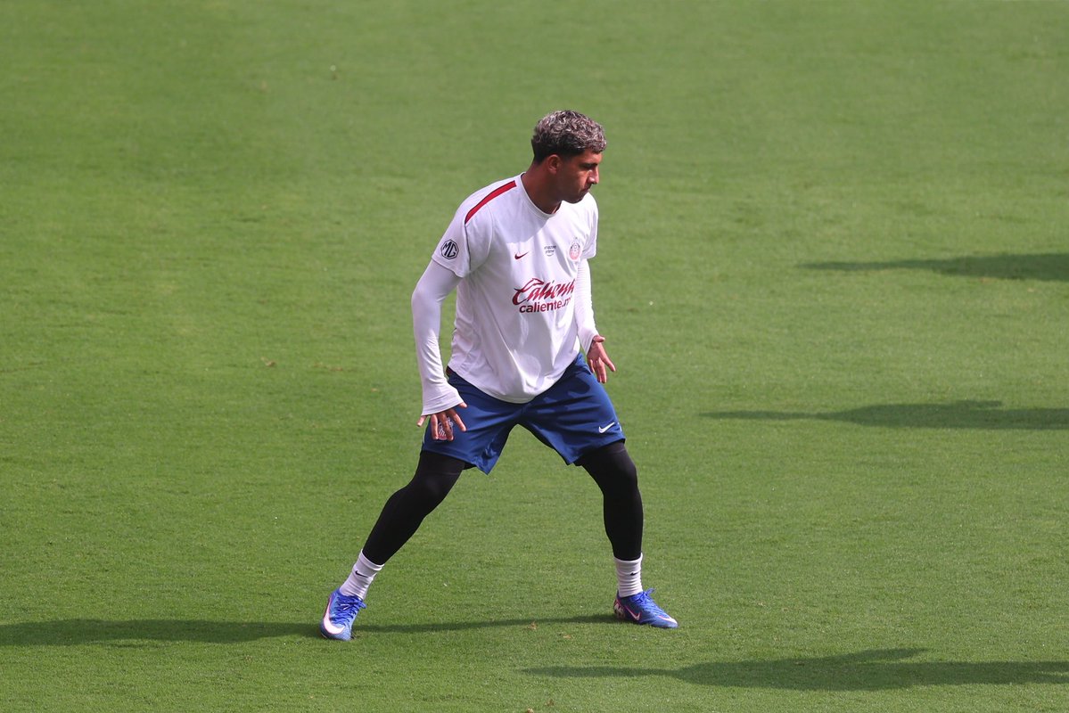 Chivas's tweet photo. Unas postales del entreno de hoy 😍 https://t.co/ubVoyUlOvD