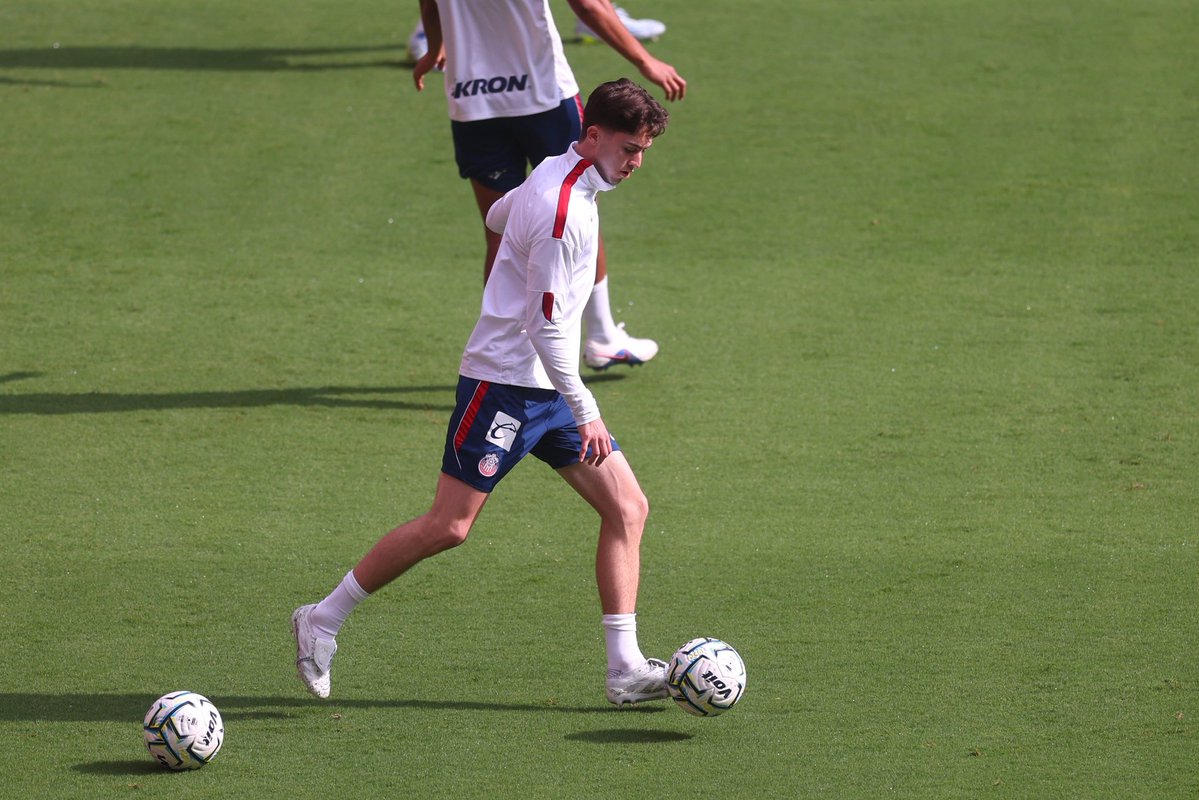 Chivas's tweet photo. Unas postales del entreno de hoy 😍 https://t.co/ubVoyUlOvD