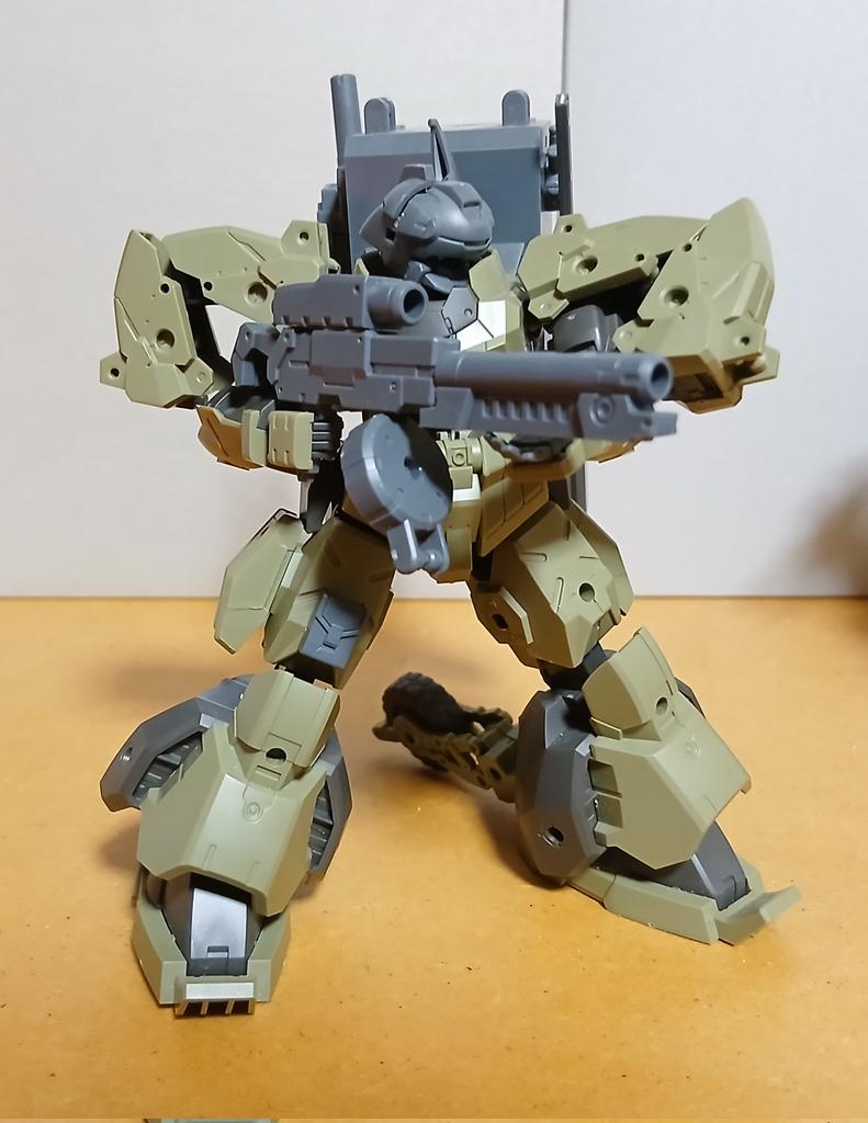 hstgrm5050's tweet photo. 武装
·制圧力の高いフルオート式ショットガン
·弾数、連射速度に長けたサブマシンガン
·携行性と威力を両立した携行ロケット砲
·強度で叩き切るブレイクソード https://t.co/FNsojiINm2