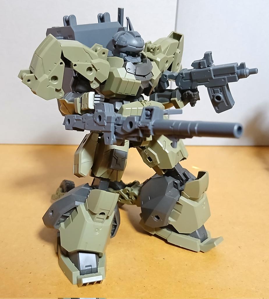 hstgrm5050's tweet photo. 武装
·制圧力の高いフルオート式ショットガン
·弾数、連射速度に長けたサブマシンガン
·携行性と威力を両立した携行ロケット砲
·強度で叩き切るブレイクソード https://t.co/FNsojiINm2