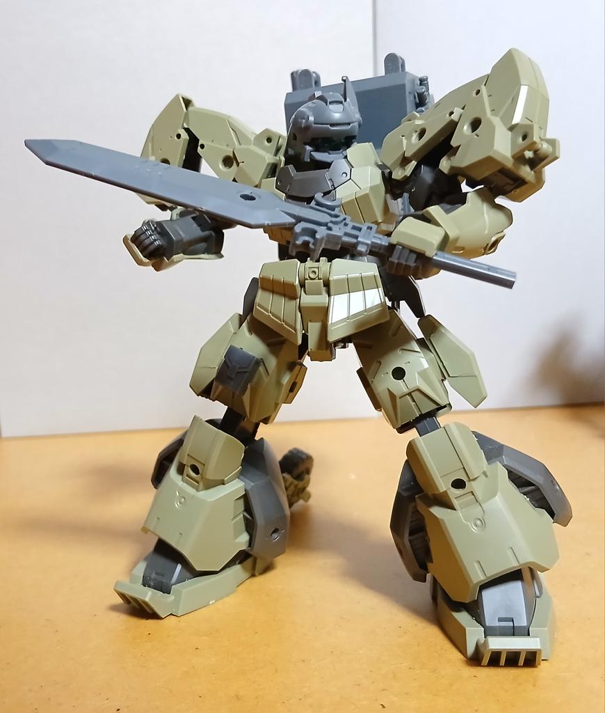 hstgrm5050's tweet photo. 武装
·制圧力の高いフルオート式ショットガン
·弾数、連射速度に長けたサブマシンガン
·携行性と威力を両立した携行ロケット砲
·強度で叩き切るブレイクソード https://t.co/FNsojiINm2
