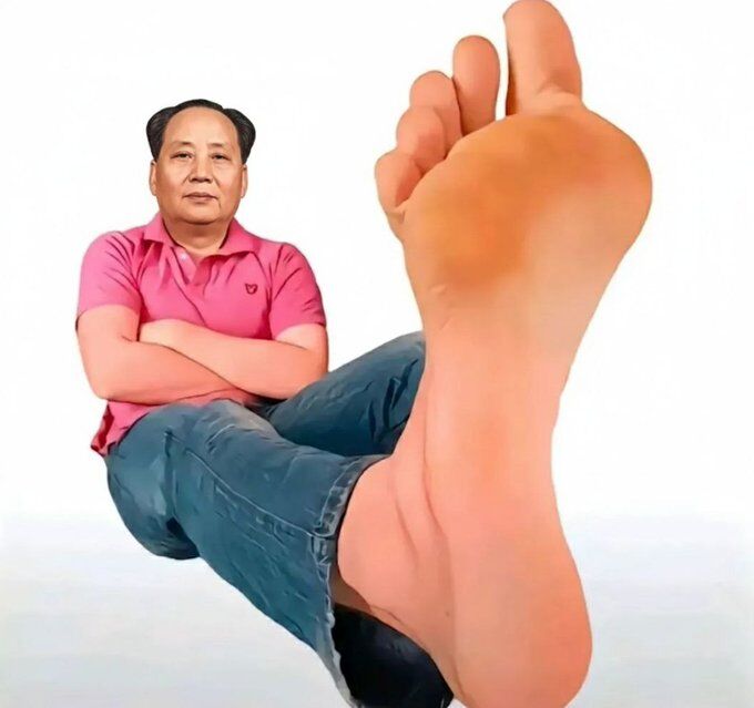 96242h's tweet photo. @xijinping_bot @ProcyonCoke731 @grok 评价一下这个带派大汗脚 https://t.co/WA8SFefjDX