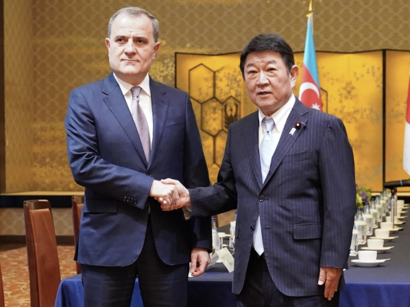 PapalotX's tweet photo. 実際、6月10日に茂木外相がアゼルバイジャン外相と行った共同声明をよーく読むと、仕込まれた暗号が散りばめられてるんですよね。 
中東情勢の悪化を受けたイランからの邦人退避にアゼルバイジャンが支援してくれたことに謝意を伝え、さらなる協力を要請して、アゼルバイジャン側から邦人保護を惜しまないという言質を取ってるわけです。つまり、中東シーレーンが物理的に封鎖された時の究極の脱出ルートとして、アゼルバイジャンを完璧に日本のバックアップ拠点として握ったってことです。

そして、内陸国アゼルバイジャンを相手にわざわざ「カスピ海ルートの連結性」や「海洋安全保障」や「BTCパイプラインの協力継続」をねじ込んで一致させてるのも、この脱出路と中東迂回ルートを日本主導で掌握・牽制するための超一級のトラップなわけです。

https://t.co/KIWIBldENY