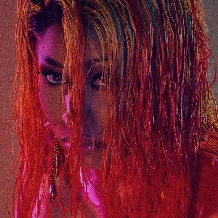 marnixample's tweet photo. wig had her feeling PUSS. https://t.co/wUhtrYiKq6