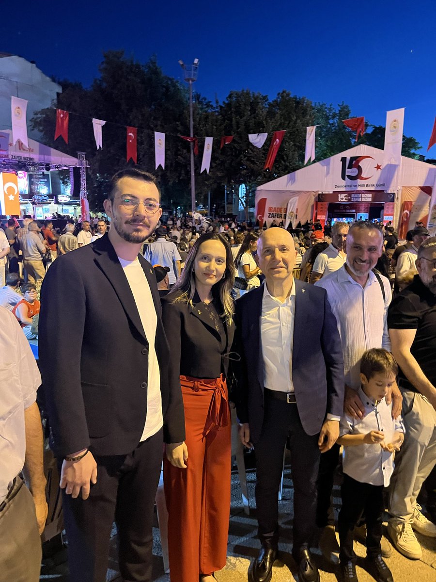cbnireem's tweet photo. AK Parti Denizli İl Teşkilat Başkanımız kıymetli @ahmetnozbas20 , Denizli Gençlik Kolları İl Başkanımız @mahmutmertcelik ile birlikte aziz şehitlerimizi minnet ve dua ile yâd ettik ve milletimizin iradesini yeniden meydanlarda gösterdik. Rabbim birliğimizi daim etsin.🇹🇷 https://t.co/bQgo11Bxad