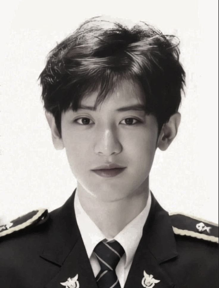 glittermmochi's tweet photo. namjoon can barely dance and he can’t sing at all😭😭 while chanyeol the main rapper can sing better than all of btass, armies should know better than to talk about exo’s visuals when they are known as a visual group in korea, the difference is brutal https://t.co/Zz92we7Khp