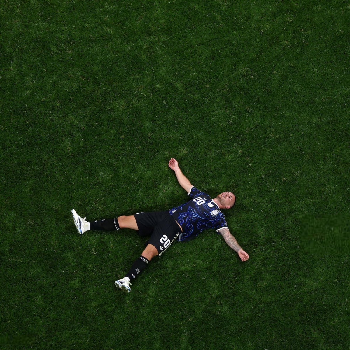 gerchobeder's tweet photo. [SABÍAS QUÉ?]

Alexis Mac Allister se convertirá en EL PRIMER JUGADOR DE LA HISTORIA en disputar 2 finales del mundo y haber sido entrevistado por Gercho Sports. 

Él ya tenía el récord de jugar una final del mundo y haber sido entrevistado por Gercho Sports. https://t.co/OgoKEW7G0h