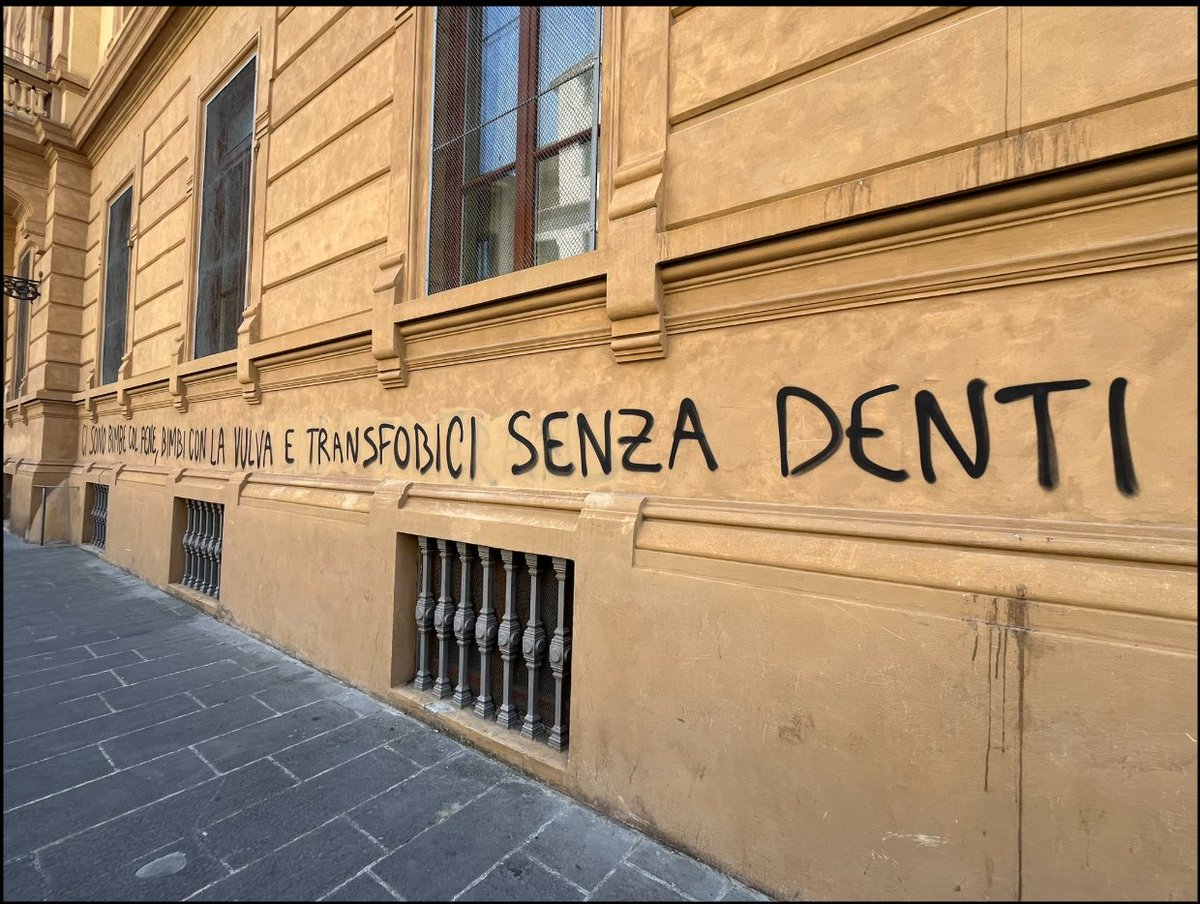 raqaellapaella's tweet photo. Graffiti spotted in Florence, Italy this week. 
From @nejafeja 

"There are children with penises, children with vulvas, and transphobes without teeth."

 and "Get transphobia out of schools" 
(Google's translation - I don't speak Italian.) https://t.co/zqGaYbQRSr