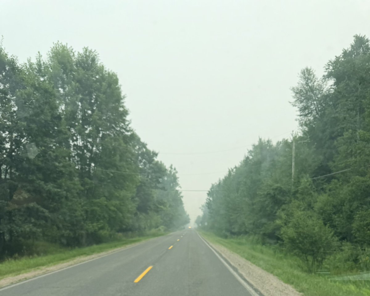 RayisJustaGuy's tweet photo. Canadian wildfire smoke in mid-Michigan https://t.co/qZGf6axfNR
