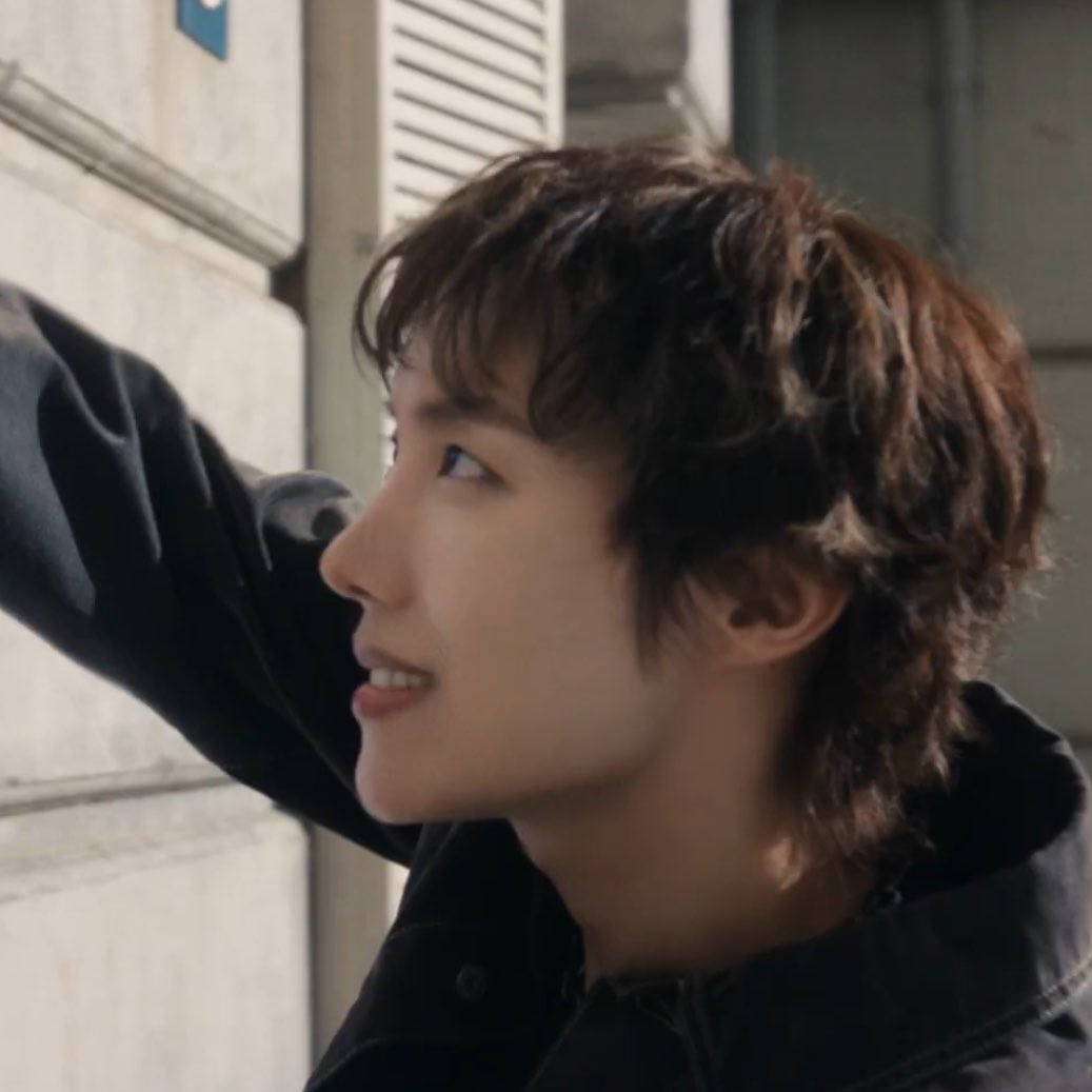 teadaol's tweet photo. naricita respingada, cabello rizado y el perfil más bonito del mundo, hes literally a doll like omg..♡.°୭̥ ୨୧.💘 https://t.co/QpNafy0qu2